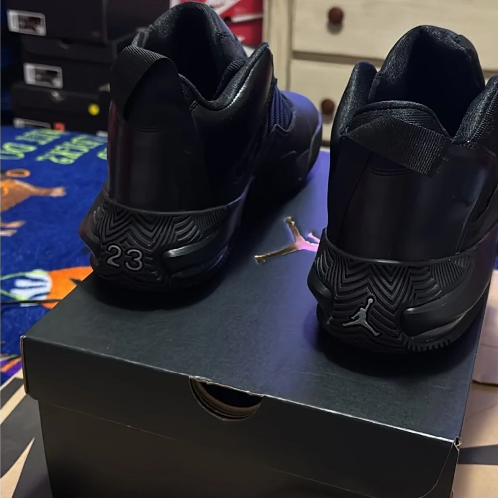 Jordan triple black stay loyal Sneakers